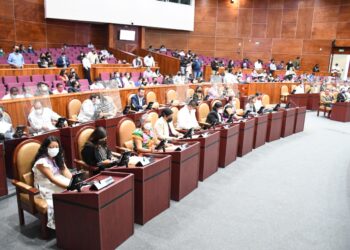 A rendir cuentas las y los titulares estatales por Quinto Informe de Gobierno