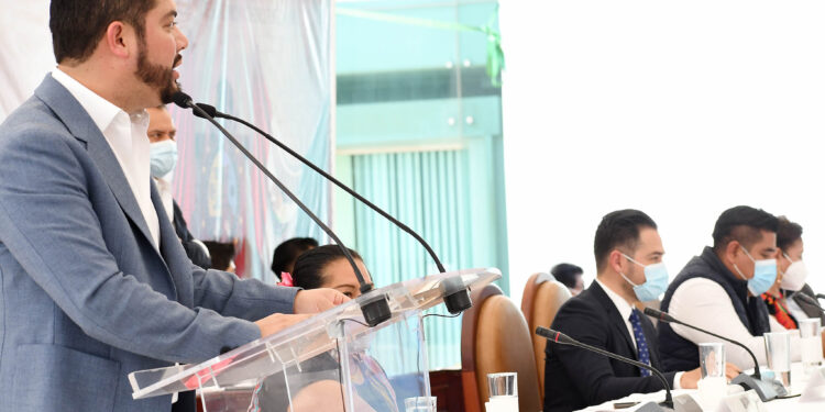 Pide 65 Legislatura regularizar transporte público a titular de la Semovi