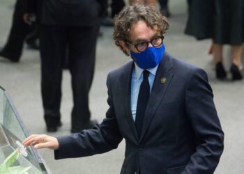 Conductor de CNN acusa a Gabriel Quadri de promover discurso de odio y lo corre