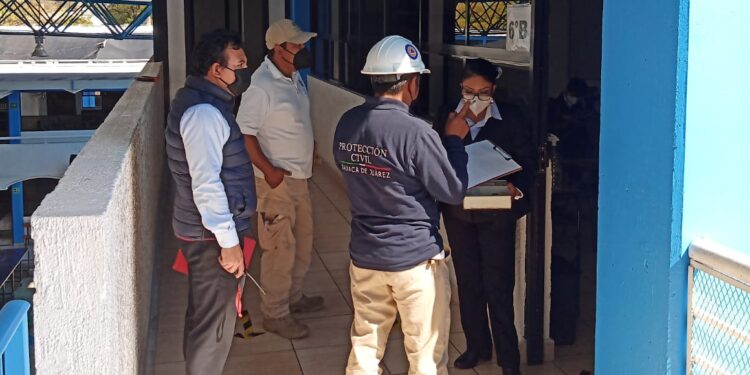 Para prevenir y reducir riesgo de desastre, Protección Civil Municipal revisa escuelas del municipio.