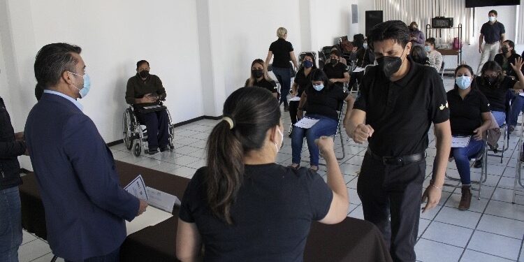 Concluye personal de la DDHPO capacitación en Lengua de Señas Mexicana