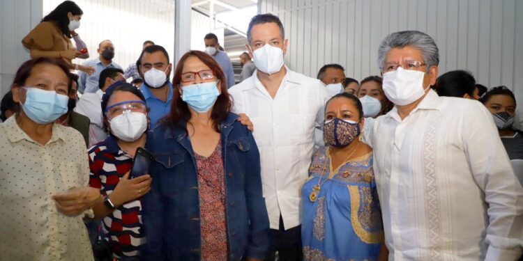 Entrega AMH reconstrucción de la zona de artesanías de la Central de Abasto