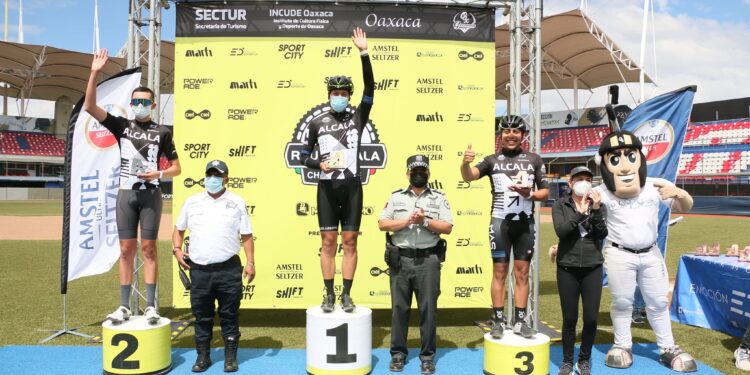 Todo un éxito el “Raúl Alcalá Challenge” que registró asistencia de más de&nbsp;trecientos&nbsp;pedalistas•&nbsp;Hombres y mujeres hicieron un recorrido de 70 y 100 kilómetros&nbsp;partiendo&nbsp;de la “Alameda de León” a las 7:00 horas de este domingo&nbsp;&nbsp;