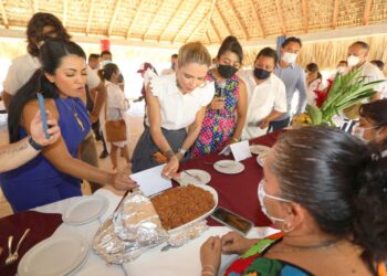 La región de la Costa recibe apoyos por parte del DIF Estatal Oaxaca