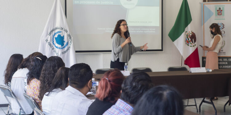Inaugura Defensoría, Poder Judicial y UABJO Seminario de atención a niñas, niños y adolescentes