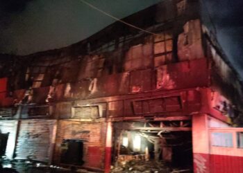 En coordinación, sofocan incendio en bodega de llantas sobre Símbolos Patrios: CEPCO