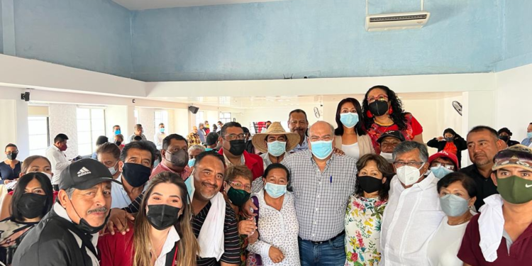 Se reúne Javier Villacaña con la militancia del PRI en la Mixteca