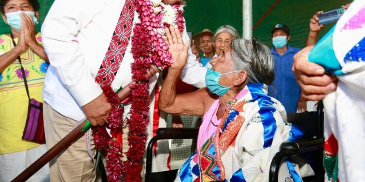 Los malos gobiernos nos heredan pobreza, pero trabajaremos para convertirla en bienestar y desarrollo: Salomón Jara 