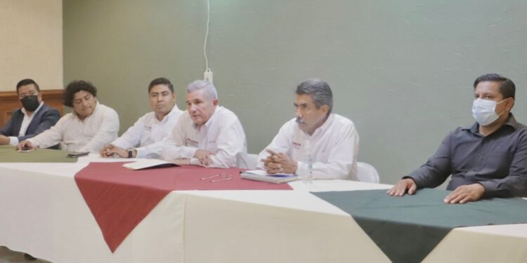 Arropan universitarios proyecto de la Cuarta Transformación que encabeza Salomón Jara