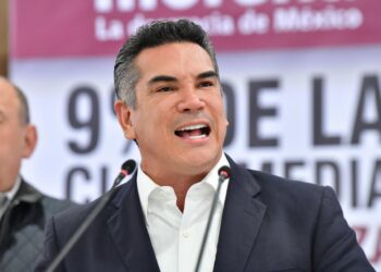 DEMOCRACIA EN MÉXICO ESTÁ EN PELIGRO, INFORMA ALEJANDRO MORENO A MICHELLE BACHELET