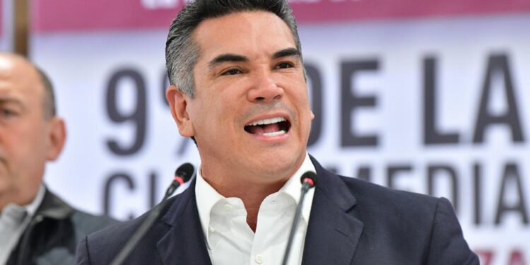 DEMOCRACIA EN MÉXICO ESTÁ EN PELIGRO, INFORMA ALEJANDRO MORENO A MICHELLE BACHELET