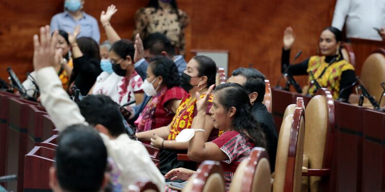 Castigarán a quien violente a mujeres en el transporte público