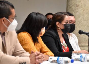 Presenta IEEPO Manual para la atención frente a la portación y uso de drogas y armas en instituciones de educación básica