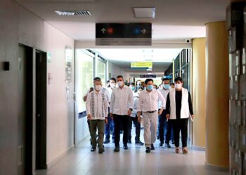 Supervisan Alejandro Murat, Salomón Jara y titulares del Sector Salud federal hospitales de Oaxaca