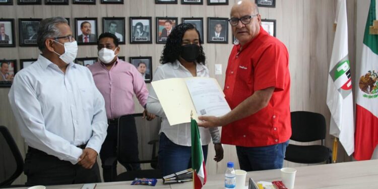 PRI logra becas para discapacitados