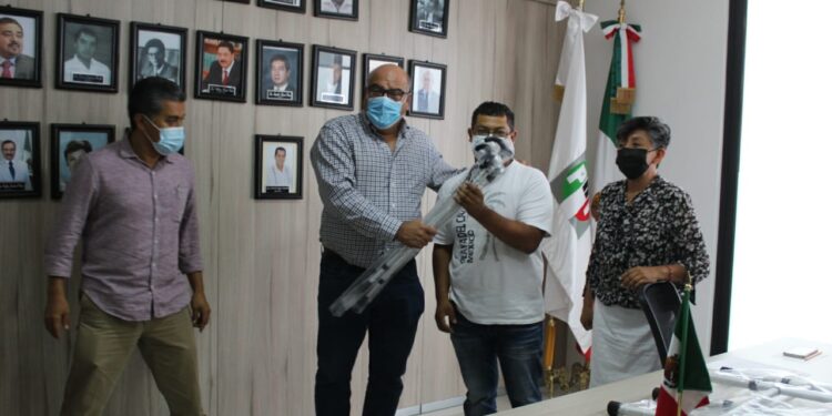 Gestiona PRI aparatos auxiliares para personas con discapacidad