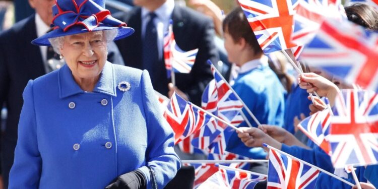 La reina Isabel II, una modernizadora que llevó la monarquía británica al siglo XXI