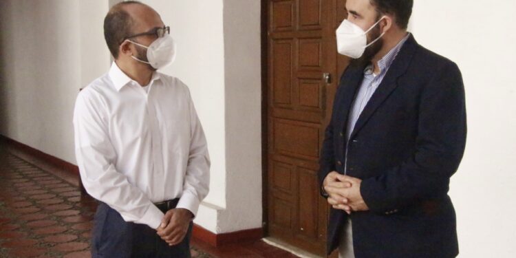 Cónsul General de Guatemala constata el trabajo de la Casa de la Cultura Oaxaqueña