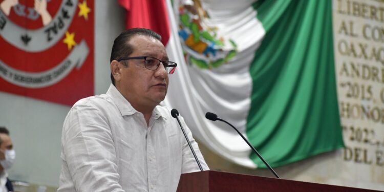 Solicita diputado César Mateos a la Profepa proceder legalmente contra funcionarios del gobierno de Oaxaca por tiradero ilegal en el río Atoyac