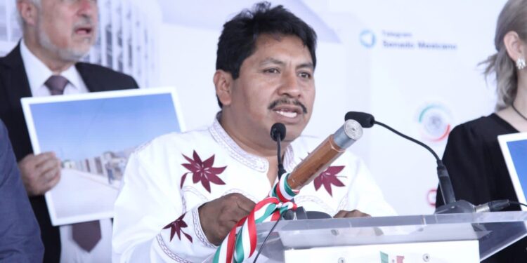 PIDE SENADOR ADOLFO GÓMEZ INCLUIR A MUJERES Y HOMBRES DE PUEBLOS ORIGINARIOS EN LOS CONSULADOS