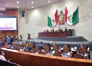 Aprueban reforma para que funcionarios del gobierno estatal sean originarios de Oaxaca