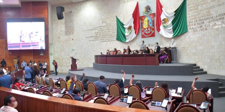 Aprueban reforma para que funcionarios del gobierno estatal sean originarios de Oaxaca