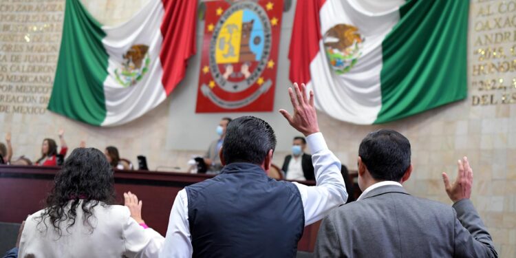 Piden al IEEPCO difundir la figura de diputado oaxaqueño migrante