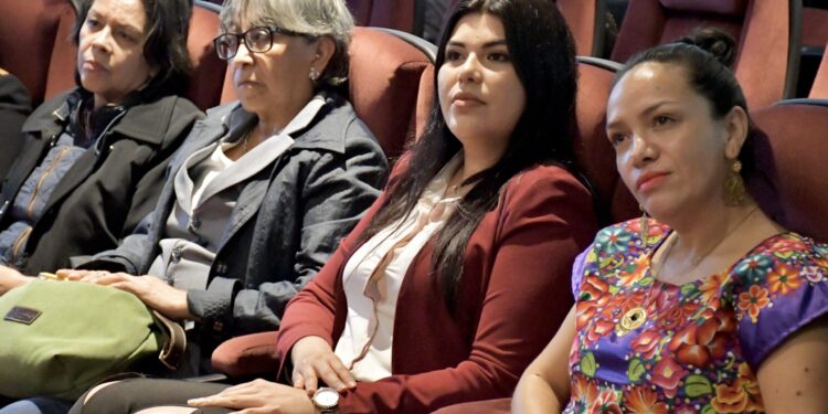 Analizan reforma constitucional 3 de 3 en materia de género en Oaxaca