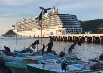Inicia la temporada de cruceros 2022 – 2023 en Bahías de Huatulco