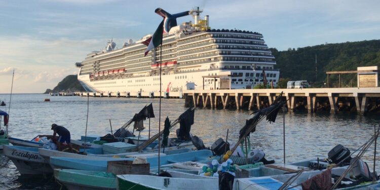 Inicia la temporada de cruceros 2022 – 2023 en Bahías de Huatulco