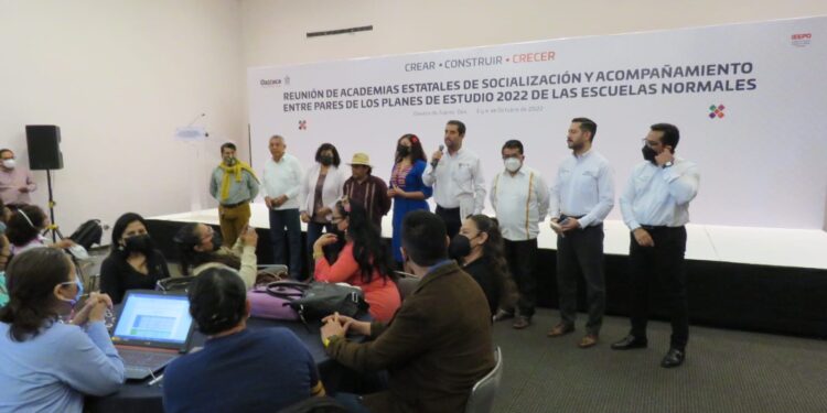 Realizan el IEEPO y Escuelas Normales reunión&nbsp;de academias estatales de socialización