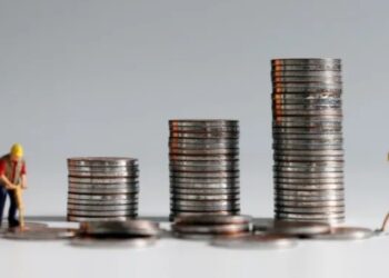 Incremento al salario mínimo debe ir en línea con las acciones para contener la inflación, coinciden Coparmex y CCE