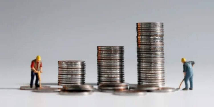 Incremento al salario mínimo debe ir en línea con las acciones para contener la inflación, coinciden Coparmex y CCE