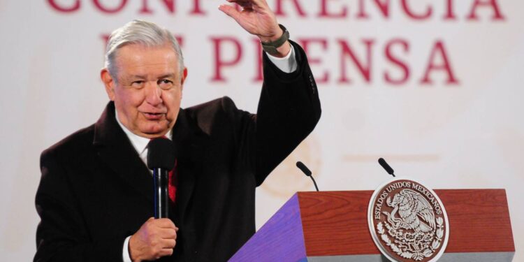 Incremento al salario mínimo debe ir en línea con las acciones para contener la inflación, coinciden Coparmex y CCE