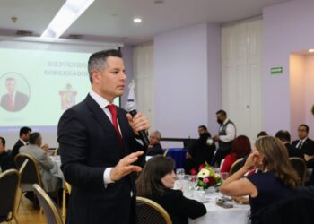 Presenta Alejandro Murat logros de Oaxaca en materia económica ante la Canaco Ciudad de México