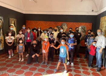 Artistas comparten visita guiada a talleristas y alumnos de la CCO