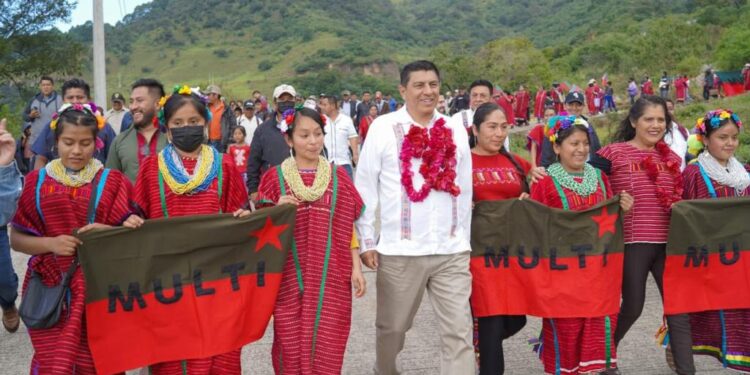 Histórica visita, por primera vez en años, un gobernador establece diálogo en territorio para recuperar la paz