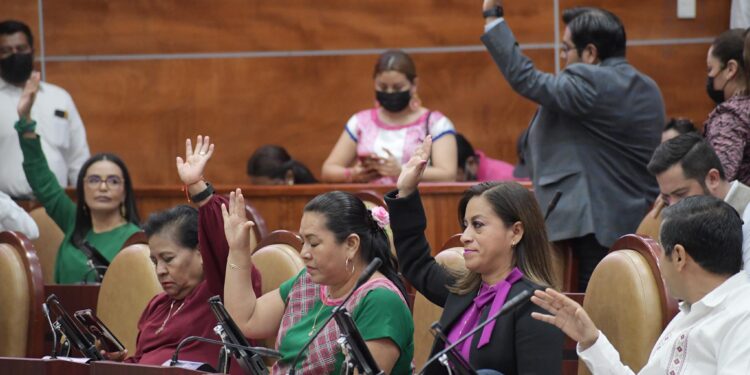 Inducir a menores de edad en consumo de tabaco será delito en Oaxaca