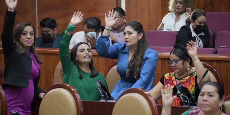 Parteras podrán expedir constancias de alumbramiento en Oaxaca