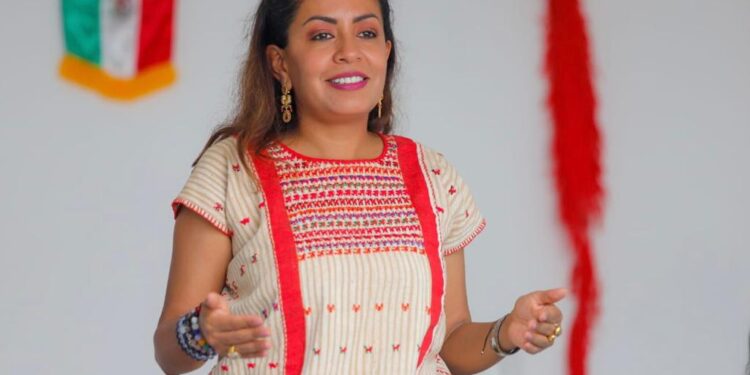 Se reúne Mariana Benítez con mujeres de municipios de la región de la Costa