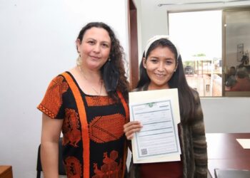 Entrega el IEEPO títulos profesionales a egresados de la UPN 201