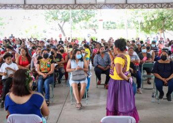 Entrega Edith Aparicio Martínez apoyos de programas de inversión de la Sepia