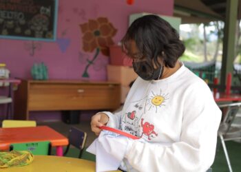 Taller de Tejido y Bordado en el CAPCE, una opción relajante para la ciudadanía