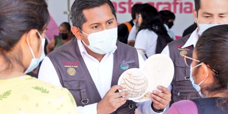 Acercan los SSO servicios a habitantes de Santa María del Tule