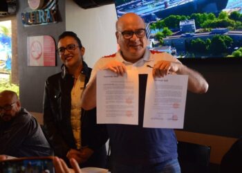 Importante aprender otro idioma: Javier Villacaña