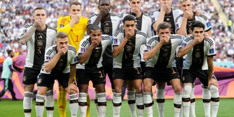 Opinión  Las protestas a favor de la comunidad LGBTQ+ están ensuciando el Mundial. Y es justo el objetivo.