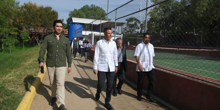 Inaugura Alejandro Murat obras del Circuito Interior y Símbolos Patrios