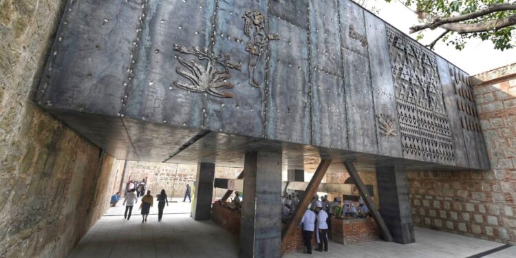 Alejandro Murat Hinojosa e Ivette Morán de Murat entregan Escuela de Gastronomía de la UTVCO