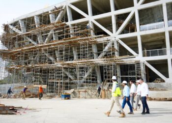 Supervisa Alejandro Murat construcción del Foro Huatulco