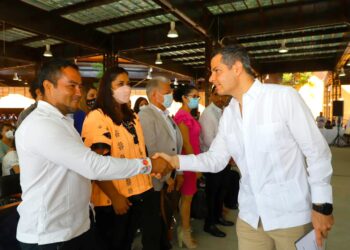 Entrega Alejandro Murat más de 53 mil Basificaciones al personal docente y administrativo del IEEPO